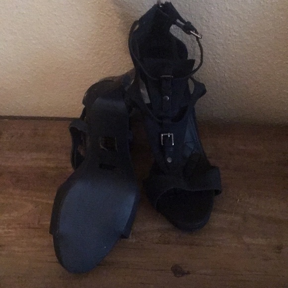 Heels - Picture 2 of 3